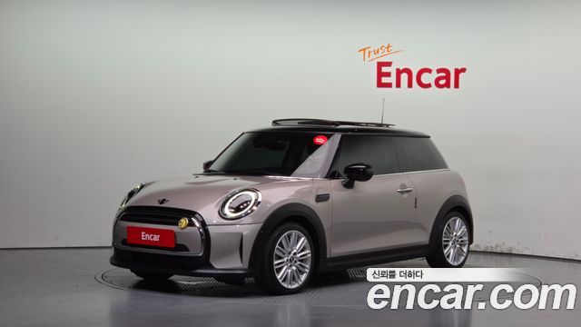 Mini Cooper Classic Plus Launch Pack Third Generation — пробег 18 577 км — фото 1 из 5