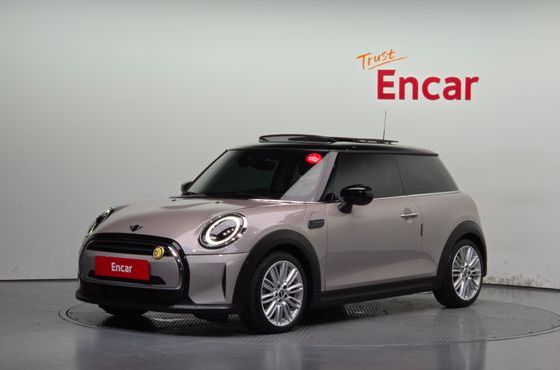 Mini Cooper Classic Plus Launch Pack Third Generation — пробег 18 577 км — фото 1 из 5