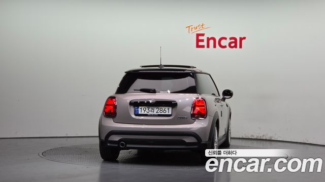 Mini Cooper Classic Plus Launch Pack Third Generation — пробег 18 577 км — фото 4 из 5