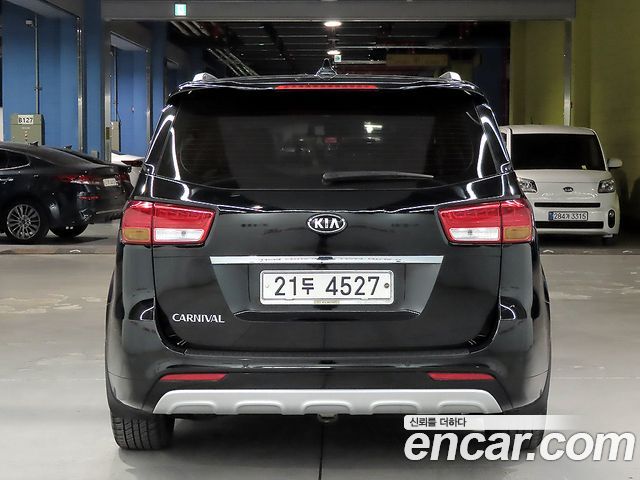 Kia Carnival 9-seater Prestige — пробег 124 540 км — фото 4 из 5