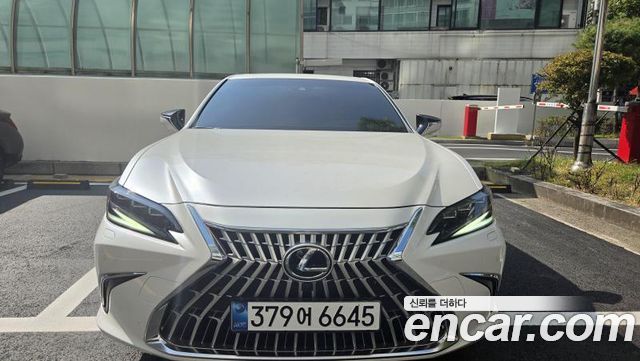 Lexus ES Executive — пробег 5 707 км — фото 1 из 5