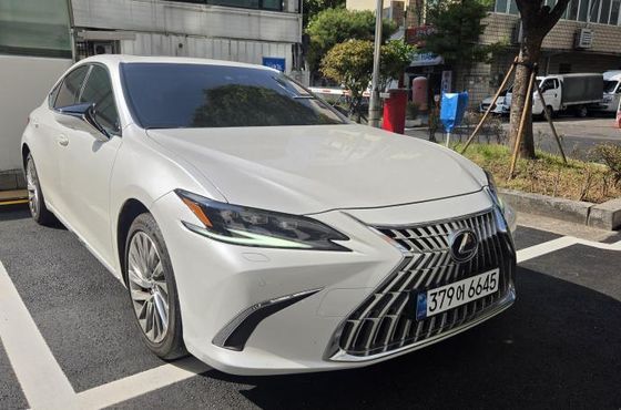 Lexus ES Executive — пробег 5 707 км — фото 2 из 5