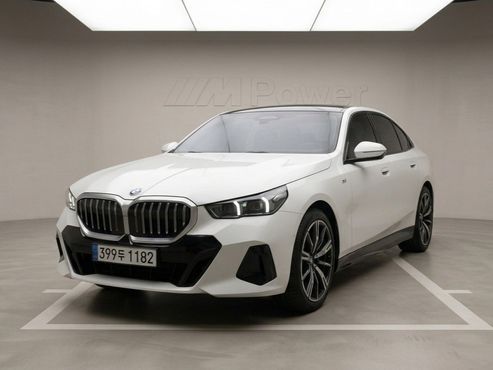 BMW 5-Series 530i xDrive M Sport — пробег 5 450 км — фото 1 из 5