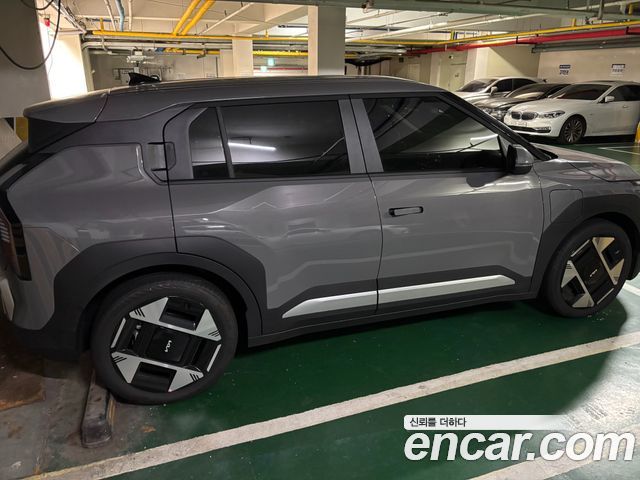 Kia EV3 Standard 2WD Air — пробег 3 800 км — фото 2 из 5