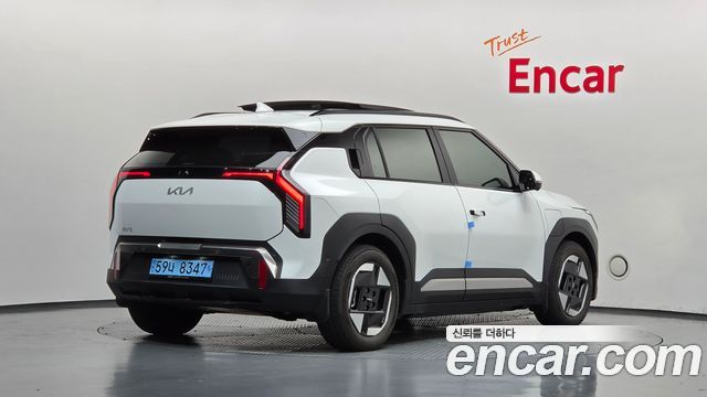 Kia EV3 Long Range 2WD Earth — пробег 12 603 км — фото 2 из 5