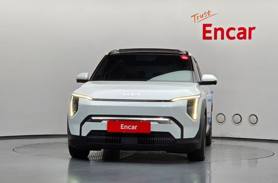 Kia EV3 Long Range 2WD Earth — пробег 12 603 км — фото 3 из 5