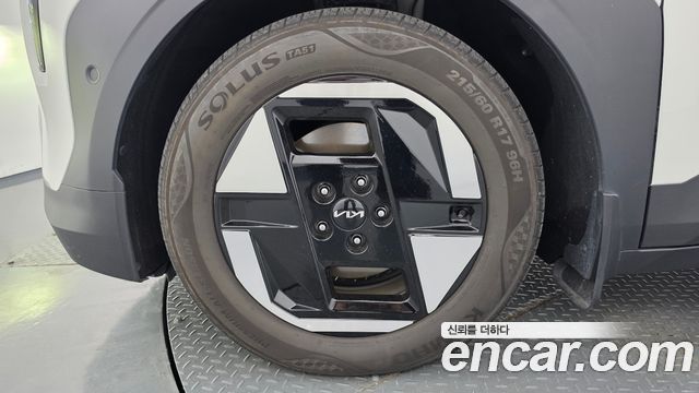Kia EV3 Long Range 2WD Earth — пробег 12 603 км — фото 5 из 5