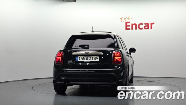 Mini Cooper 5Door Resolute Edition 3rd Gen — пробег 23 118 км — фото 4 из 5