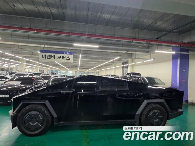 Tesla Cybertruck AWD — пробег 10 554 км — фото 3 из 5