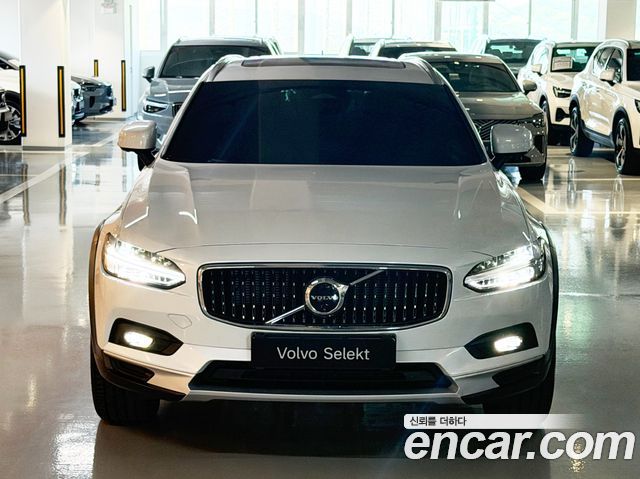 Volvo V90 B5 Ultra AWD — пробег 12 749 км — фото 3 из 5