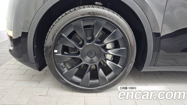Tesla Model Y Long Range AWD — пробег 20 583 км — фото 5 из 5