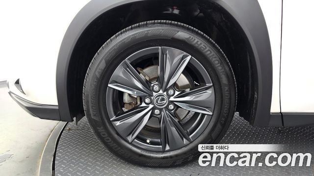 Lexus UX 2.0 2WD — пробег 139 790 км — фото 5 из 5