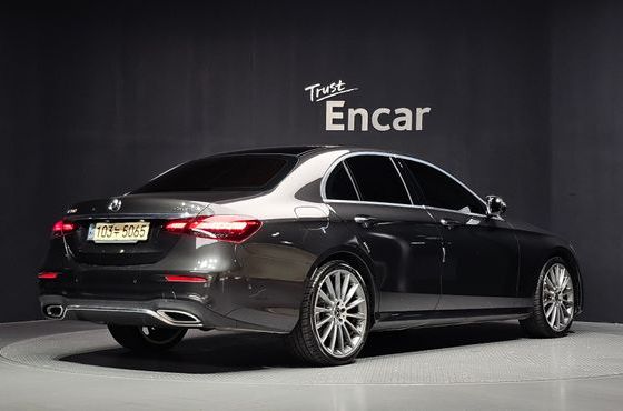 Mercedes-Benz E-Class E350 4MATIC Avantgarde — пробег 90 525 км — фото 2 из 5