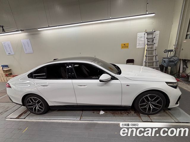 BMW 5-Series 523d M Sport — пробег 65 800 км — фото 4 из 5