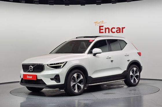 Volvo XC40 B4 Ultra Bright — пробег 8 219 км — фото 1 из 5