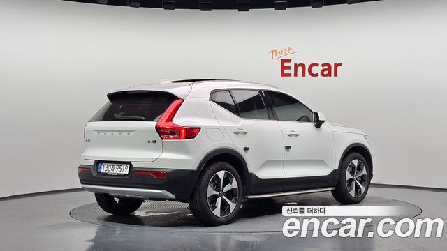 Volvo XC40 B4 Ultra Bright — пробег 8 219 км — фото 2 из 5