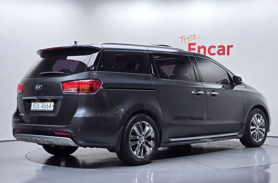 Kia Carnival 9-seater Prestige — пробег 94 121 км — фото 2 из 5