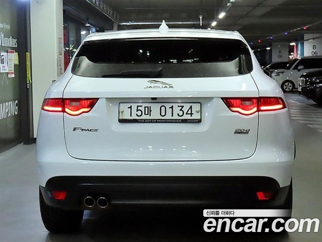 Jaguar F-PACE 20d Portfolio — пробег 205 209 км — фото 5 из 5
