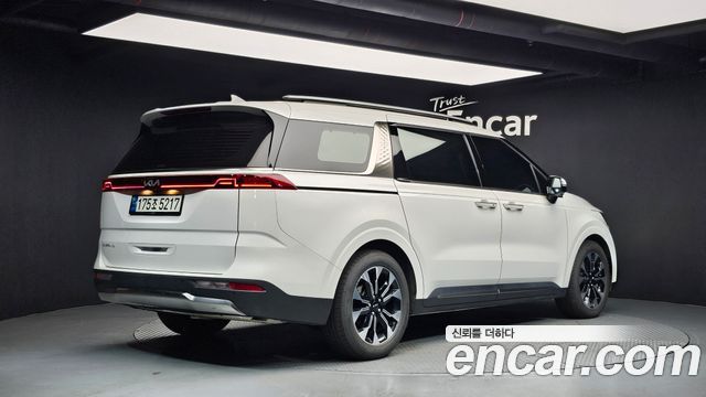 Kia Carnival Gasoline 7-Seater Signature — пробег 68 581 км — фото 2 из 5