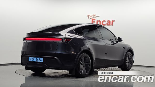 Tesla Model Y Premium RWD — пробег 1 987 км — фото 2 из 5