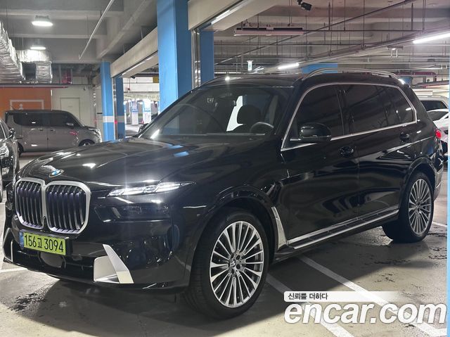 BMW X7 xDrive 40i Design Pure Excellence 6-Seater — пробег 8 002 км — фото 1 из 5