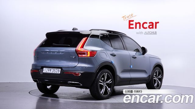 Volvo XC40 T4 R-Design — пробег 89 379 км — фото 2 из 5