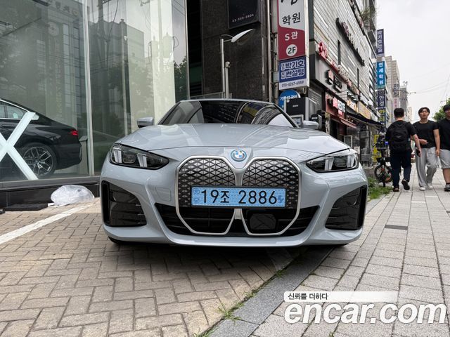 BMW i4 eDrive40 M Sports — пробег 1 324 км — фото 1 из 5