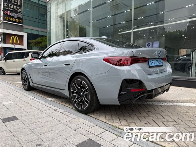 BMW i4 eDrive40 M Sports — пробег 1 324 км — фото 4 из 5