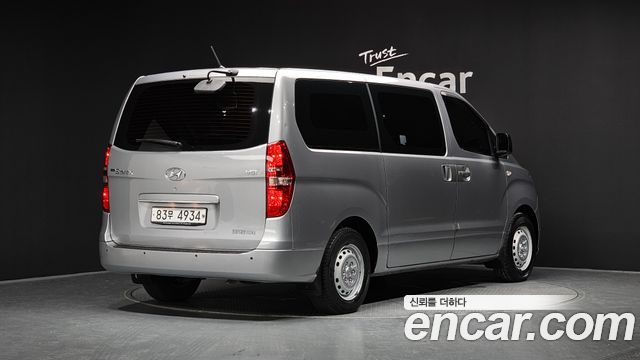 Hyundai Starex Van 5-Seater Style — пробег 71 140 км — фото 2 из 5