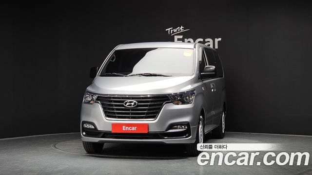 Hyundai Starex Van 5-Seater Style — пробег 71 140 км — фото 3 из 5