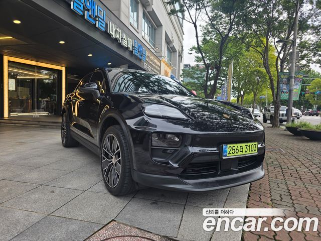 Porsche Macan Base 4 — пробег 12 200 км — фото 1 из 5