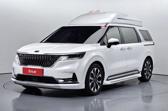 Kia Carnival 9-Seater Hi-Limousine Signature — пробег 70 095 км — фото 1 из 5