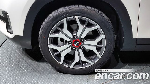 Kia Seltos из Кореи Encar