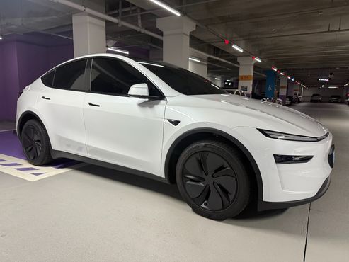 Tesla Model Y RWD — пробег 1 652 км — фото 3 из 5