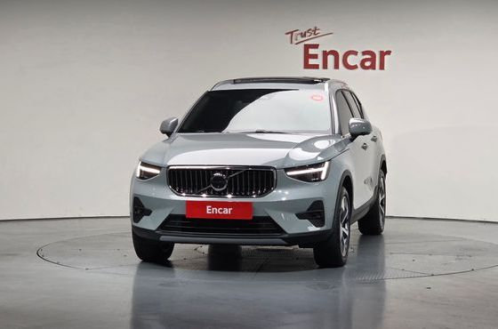 Volvo XC40 B4 Ultra Bright — пробег 7 827 км — фото 3 из 5