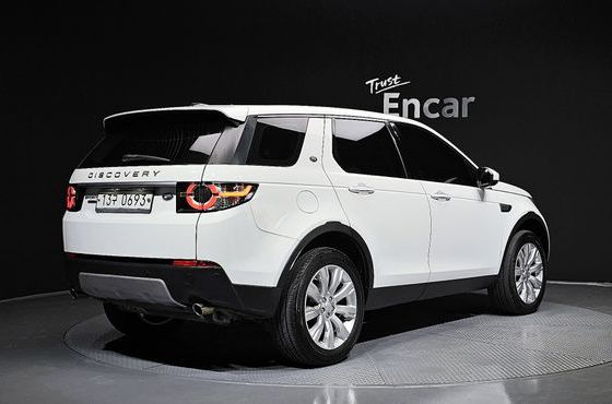 Land Rover Discovery Sport 2.0 TD4 HSE Luxury — пробег 124 724 км — фото 2 из 5