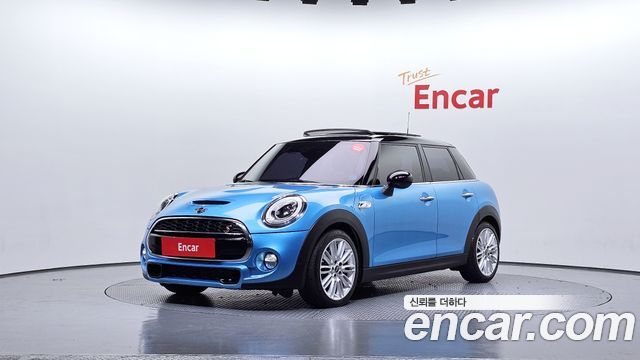 Mini Cooper 5Door Standard 3rd — пробег 45 695 км — фото 1 из 5