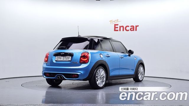 Mini Cooper 5Door Standard 3rd — пробег 45 695 км — фото 2 из 5