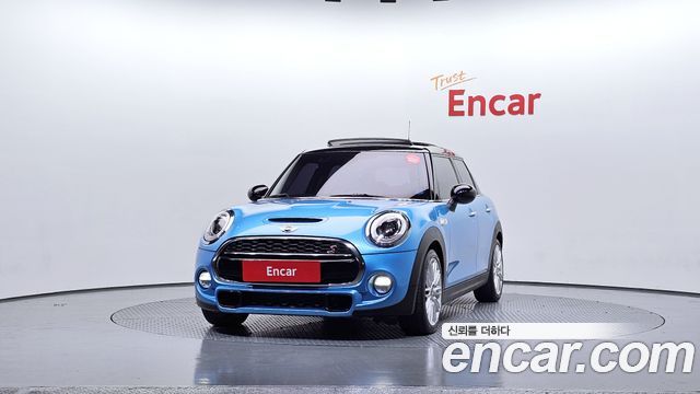 Mini Cooper 5Door Standard 3rd — пробег 45 695 км — фото 3 из 5