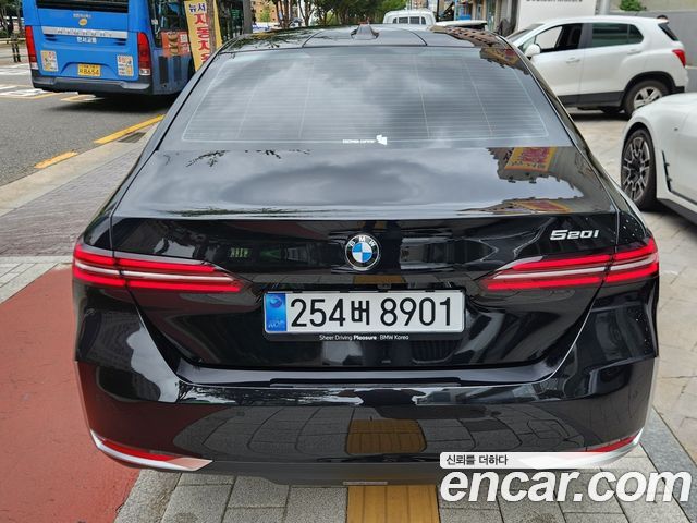 BMW 5-Series 520i — пробег 800 км — фото 4 из 5