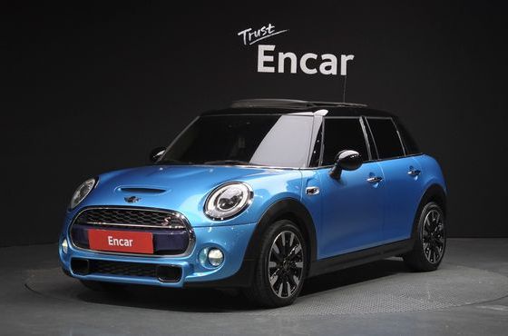 Mini Cooper 5Door Standard 3rd — пробег 115 215 км — фото 1 из 5