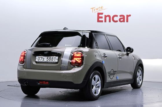 Mini Cooper 5Door Standard 3rd — пробег 55 386 км — фото 2 из 5