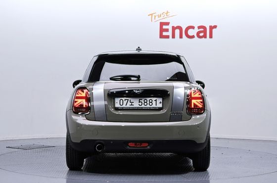 Mini Cooper 5Door Standard 3rd — пробег 55 386 км — фото 4 из 5
