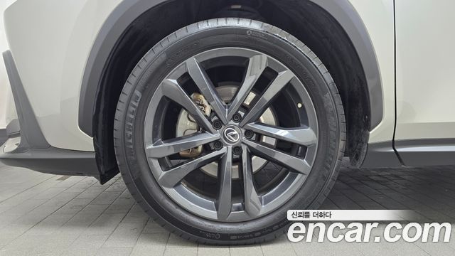 Lexus NX Premium — пробег 76 299 км — фото 5 из 5