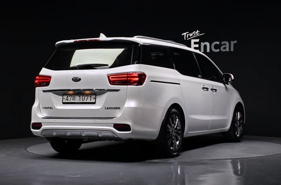 Kia Carnival 7-Seater Limousine VIP — пробег 88 706 км — фото 2 из 5
