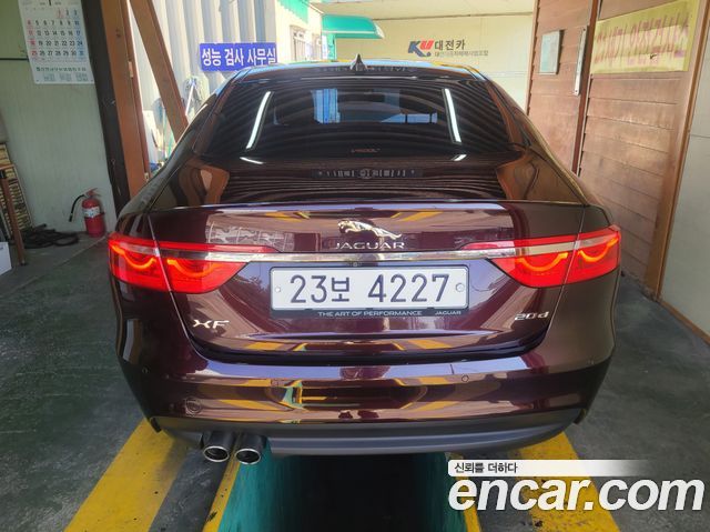 Jaguar XF 20d Prestige — пробег 90 000 км — фото 4 из 5