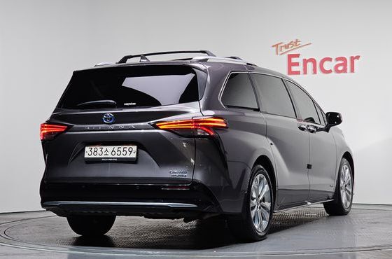 Toyota Sienna 2.5 Hybrid 2WD — пробег 68 753 км — фото 2 из 5