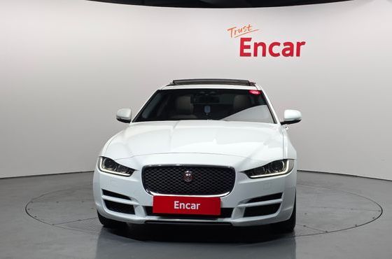 Jaguar XE 20d Prestige — пробег 180 928 км — фото 3 из 5