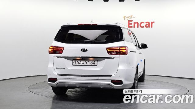 Kia Carnival из Кореи Encar