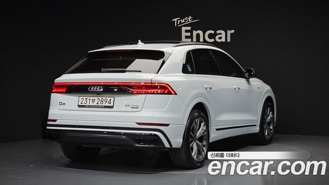 Audi Q8 55 TFSI Quattro Premium — пробег 21 826 км — фото 2 из 5
